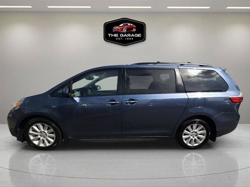 Used 2017 Toyota Sienna XLE Premium w/ Outdoor Package AWD/4WD image 3