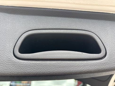 Used 2018 Jeep Cherokee Limited w/ High Altitude Package FWD image 17