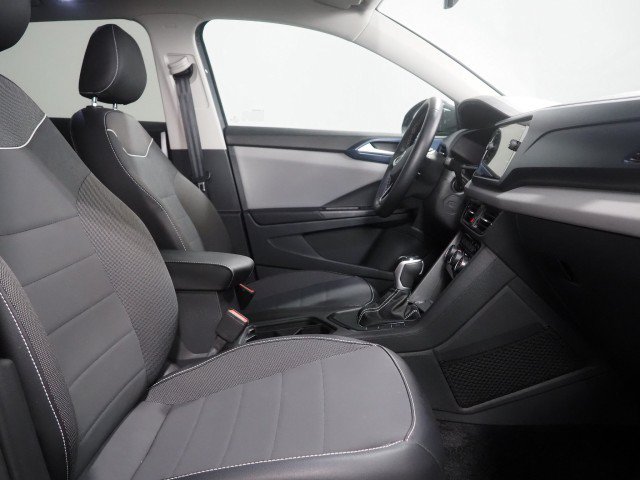 Used 2023 Volkswagen Taos SE w/ Sunroof Package w/ Panoramic Sunroof Package FWD image 14