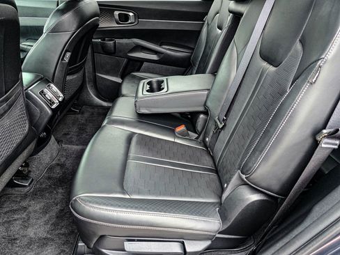 Used 2024 Kia Sorento S image 29