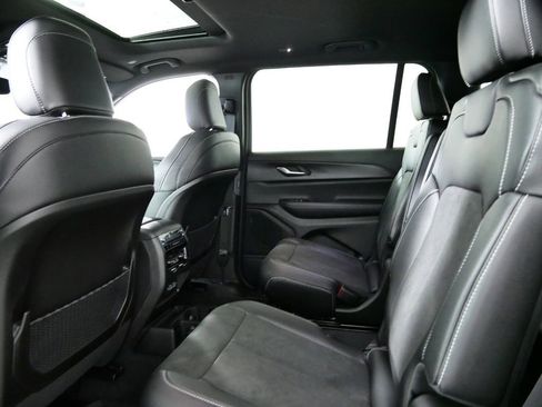New 2025 Jeep Grand Cherokee L Altitude AWD/4WD image 26