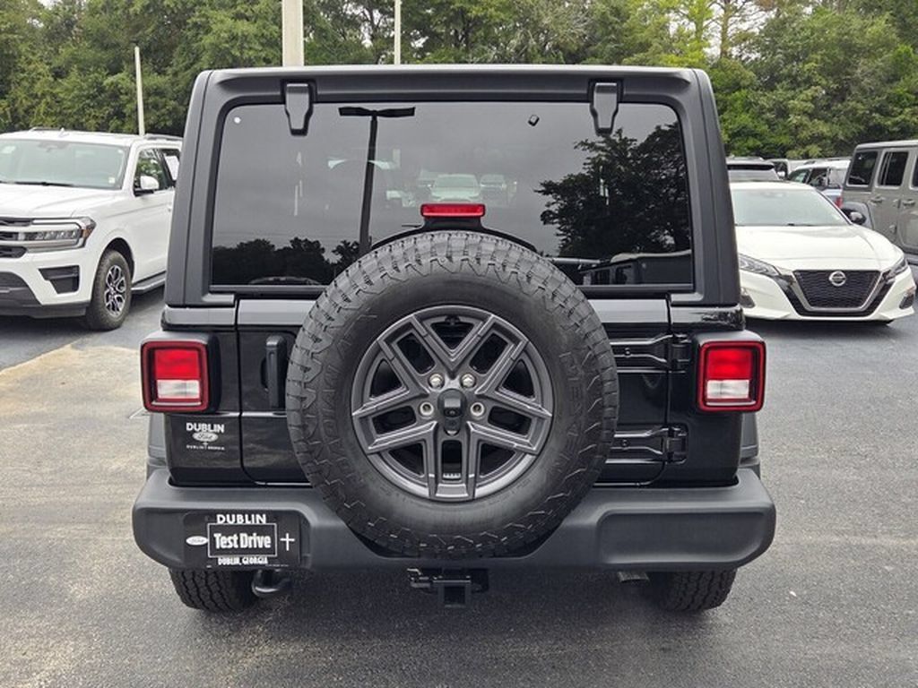 Used 2026 Jeep Wrangler Sport AWD/4WD image 9