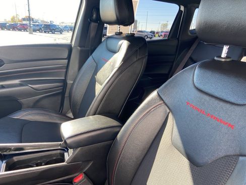 Used 2023 Jeep Compass Trailhawk image 12