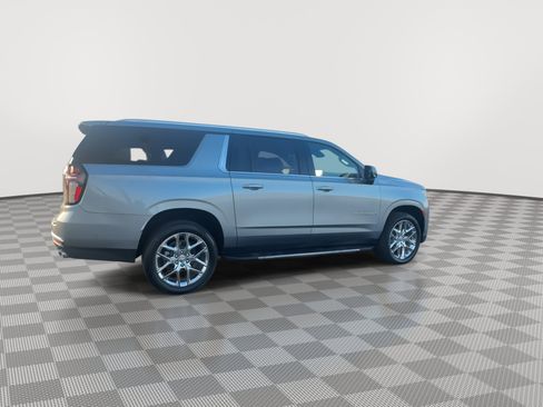 Used 2024 Chevrolet Suburban High Country w/ Advanced Technology Package image 9