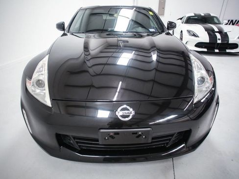 Used 2014 Nissan 370Z Touring w/ Sport Package image 2