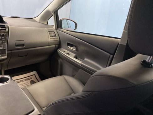 Used 2013 Toyota Prius V image 25