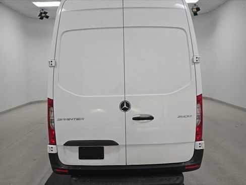 Used 2021 Mercedes-Benz Sprinter 2500 w/ Driver Convenience Package image 7