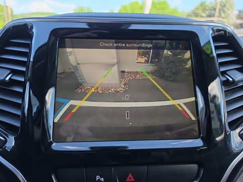 Used 2019 Jeep Cherokee Limited AWD/4WD image 29