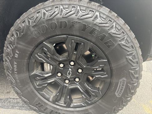 Used 2025 Chevrolet Silverado 1500 ZR2 w/ Technology Package image 4