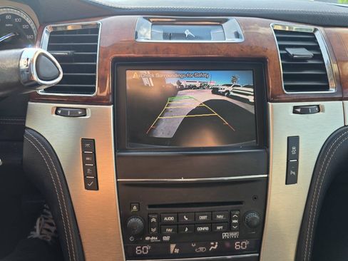 Used 2012 Cadillac Escalade Platinum RWD image 11