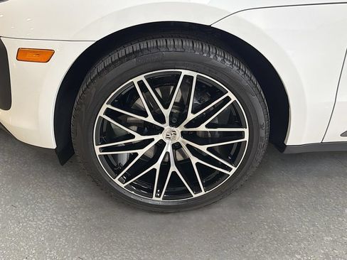 Certified 2025 Porsche Macan Turbo AWD/4WD image 33