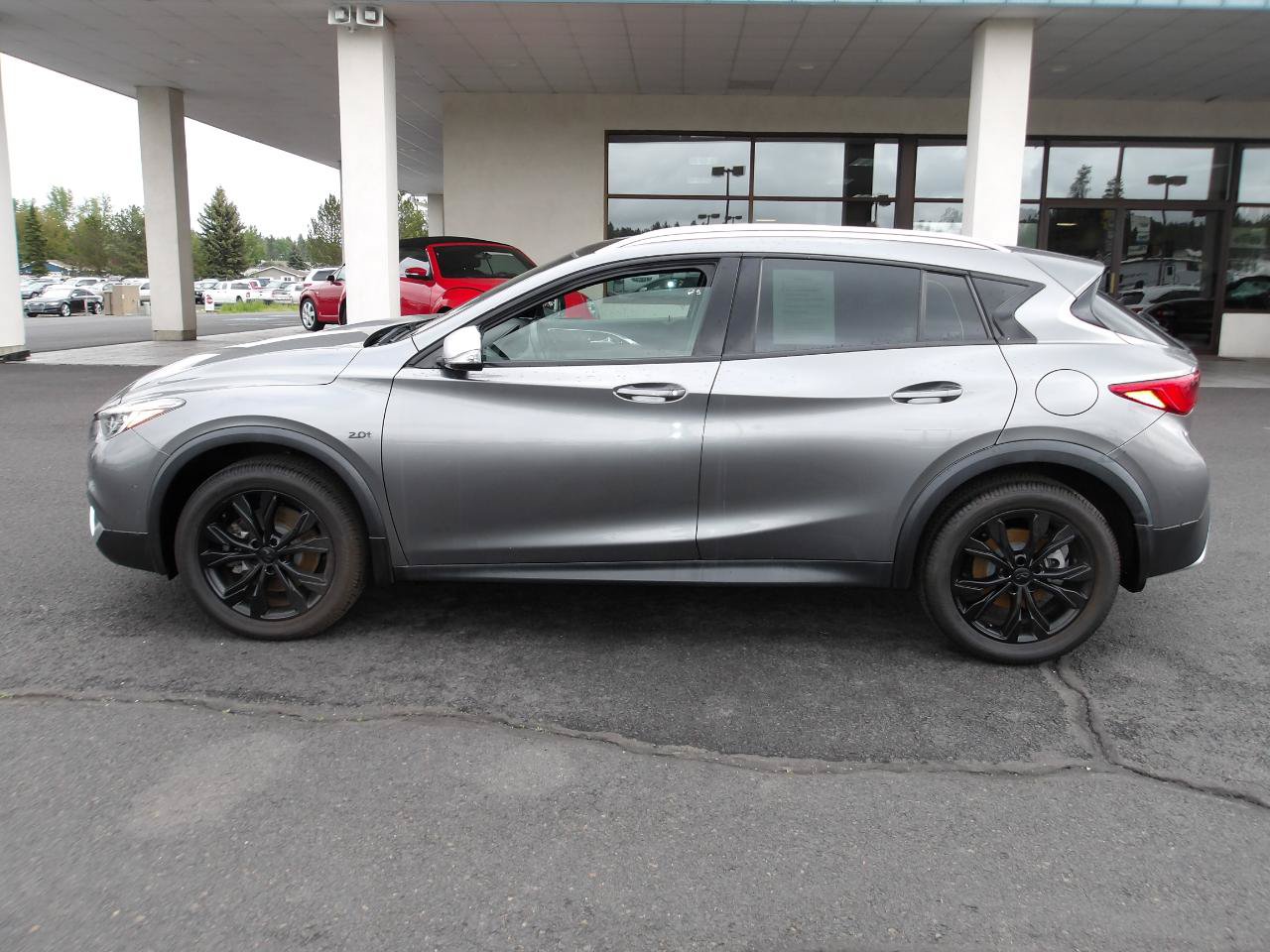 Used 2018 INFINITI QX30 Premium w/ Navigation Package AWD/4WD image 2