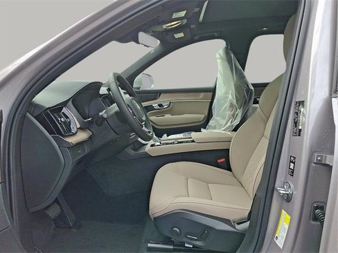New 2026 Volvo XC90 B6 Plus w/ Protection Package Premier image 7