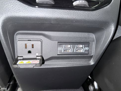 New 2025 Jeep Grand Cherokee Altitude image 22