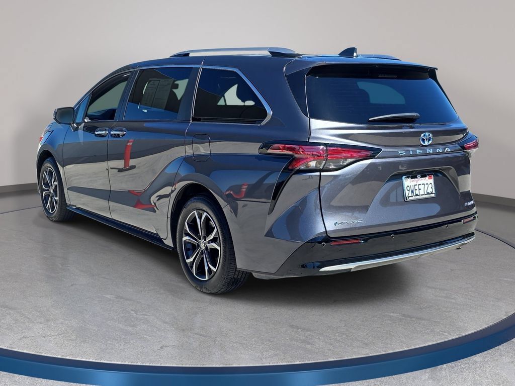 Used 2025 Toyota Sienna Platinum AWD/4WD image 8