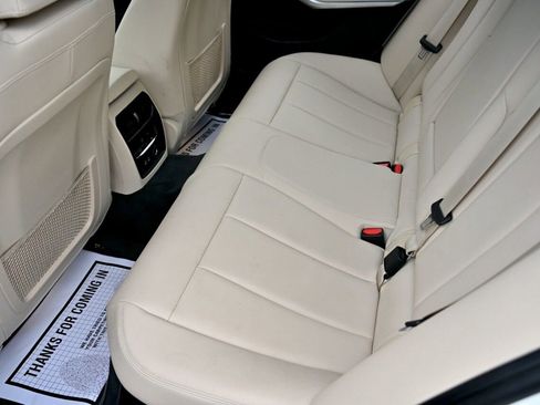 Used 2019 BMW 330i Sedan image 10
