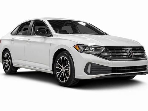 Used 2022 Volkswagen Jetta Sport image 2