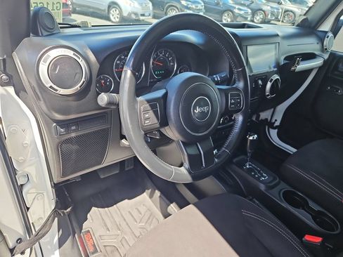 Used 2014 Jeep Wrangler Unlimited Rubicon w/ Max Tow Package AWD/4WD image 13