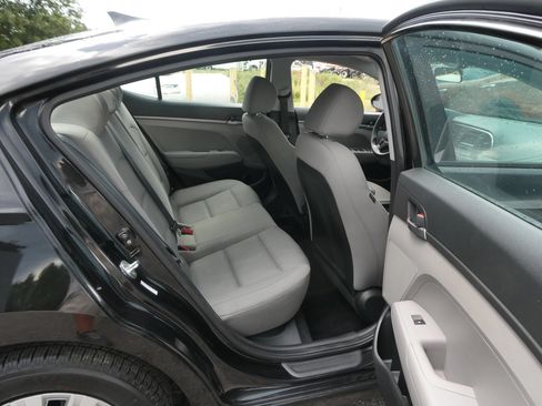 Used 2017 Hyundai Elantra SE FWD image 23