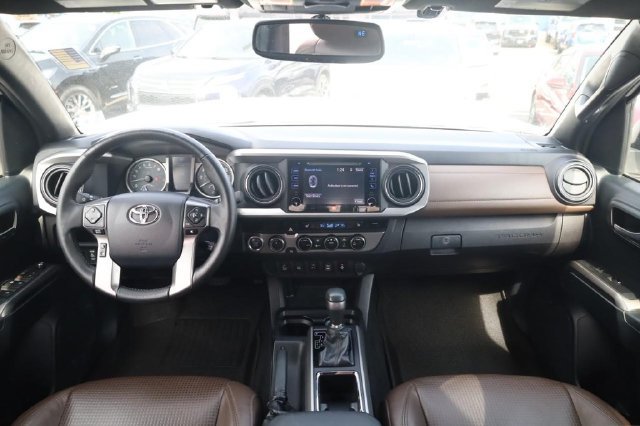 Used 2017 Toyota Tacoma Limited w/ Tow Package AWD/4WD image 8
