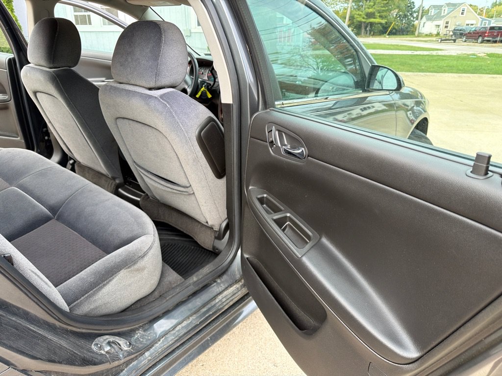 Used 2010 Chevrolet Impala LS FWD image 13