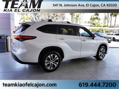 Used 2023 Toyota Highlander XLE FWD image 8