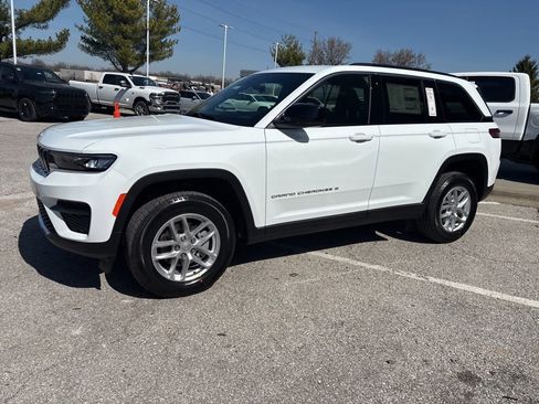 New 2026 Jeep Grand Cherokee Laredo AWD/4WD image 15