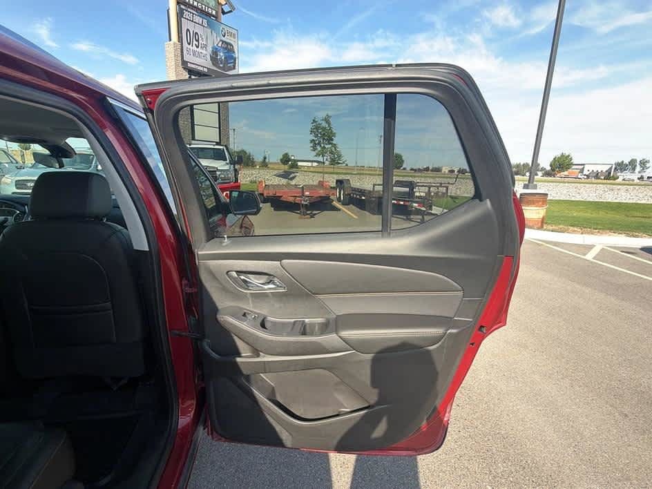 Used 2021 Chevrolet Traverse Premier AWD/4WD image 23