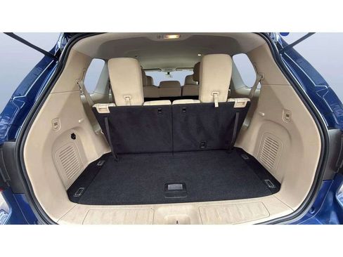Used 2017 Nissan Pathfinder SV image 18