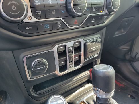 Used 2023 Jeep Wrangler Unlimited Sahara w/ Cold Weather Group AWD/4WD image 21