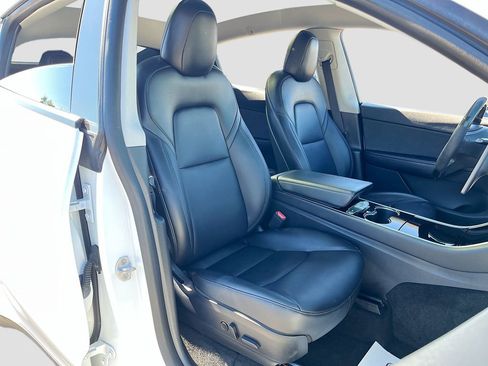 Used 2021 Tesla Model Y Long Range image 26