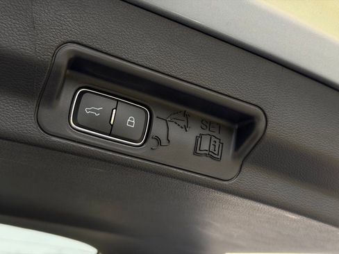 Certified 2025 Ford Explorer Platinum w/ Ultimate Package image 19