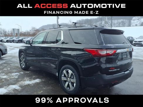 Used 2020 Chevrolet Traverse LT w/ LT Premium Package image 4