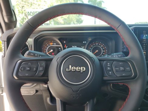 Used 2024 Jeep Wrangler Unlimited Rubicon AWD/4WD image 23