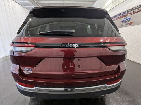 Used 2023 Jeep Grand Cherokee 4x4 image 7