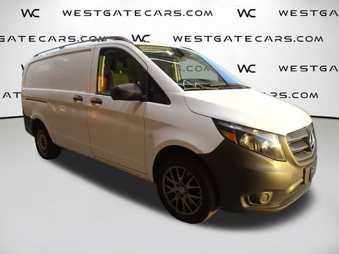 Used 2017 Mercedes-Benz Metris image 2