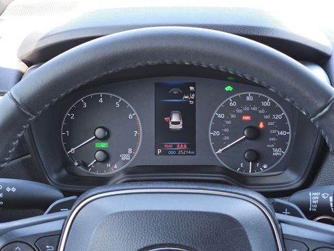 Used 2023 Toyota Corolla Cross image 23