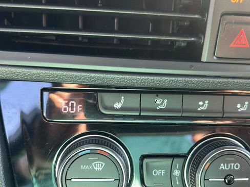 Used 2024 Volkswagen Jetta SE FWD image 19