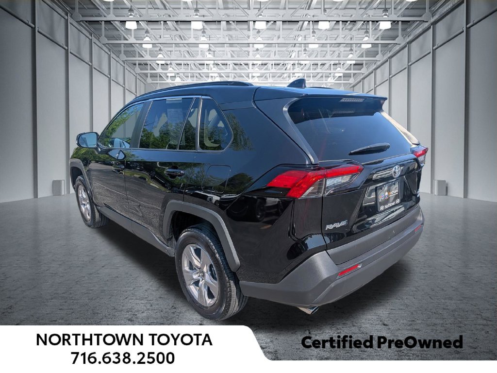 Used 2025 Toyota RAV4 XLE AWD/4WD image 4