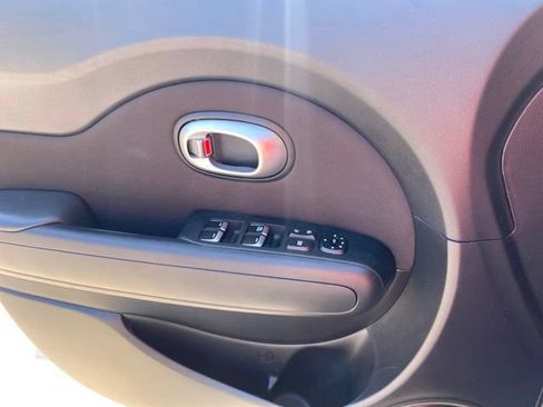 Used 2017 Kia Soul FWD image 19