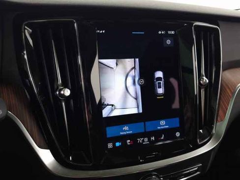 Used 2025 Volvo V60 B5 Cross Country Plus image 30