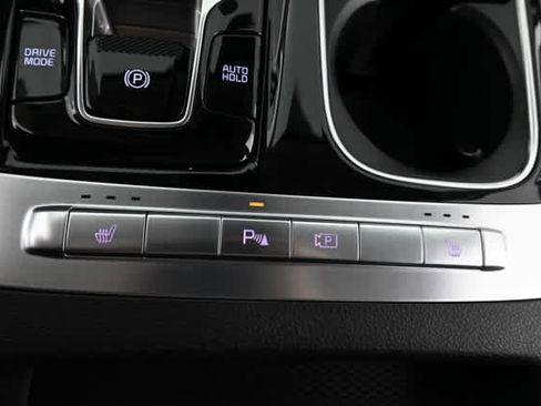 Used 2024 Kia Carnival EX image 28