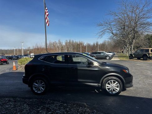 Used 2018 Nissan Rogue Sport S w/ S Appearance Package image 9
