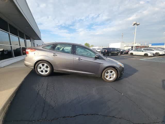 Used 2014 Ford Focus SE w/ SE Winter Package FWD image 9