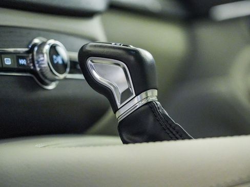 Used 2020 Volvo XC90 T5 Momentum w/ Protection Package Premier AWD/4WD image 24