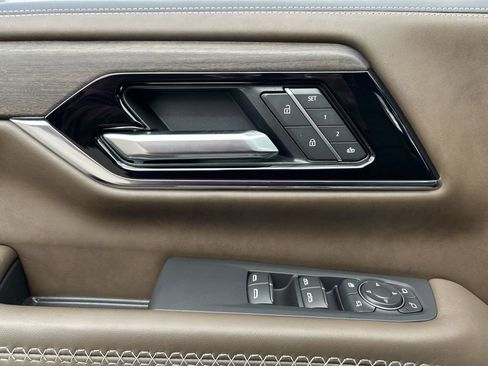 Used 2025 GMC Yukon Denali Ultimate image 24