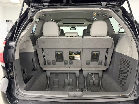 Used 2020 Toyota Sienna XLE image 57