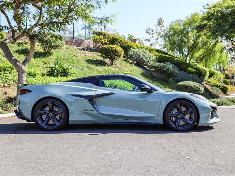 Used 2024 Chevrolet Corvette Z06 RWD image 6