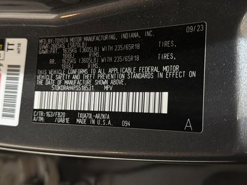 Used 2023 Toyota Highlander L FWD image 11