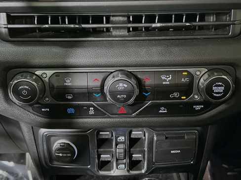 Used 2024 Jeep Wrangler Sport S image 22